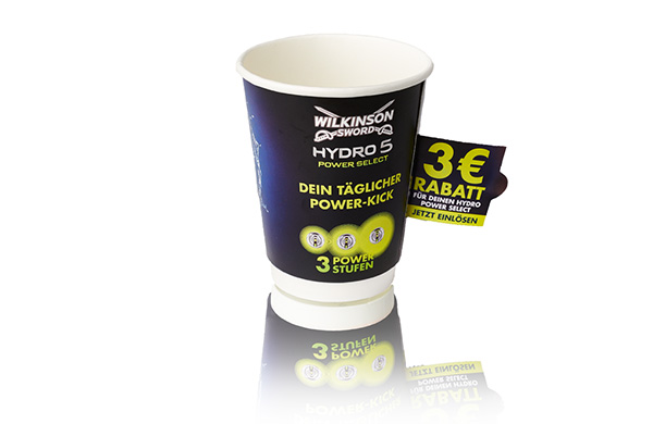 Recyclebarer Graspapier Becher Wilkinson Coupon Cup Coffee To-Go Kampagnen Beispiele AD2GO